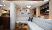 Yacht RAVEN -  Lower Salon Seating